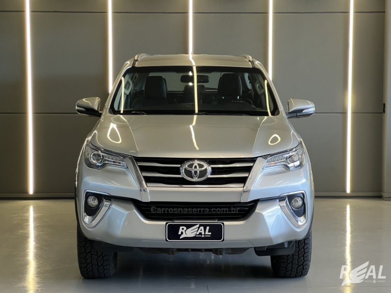 HILUX SW4 2.8 SRX 4X4 7 LUGARES 16V TURBO INTERCOOLER DIESEL 4P AUTOMÁTICO - 2017 - SAPIRANGA