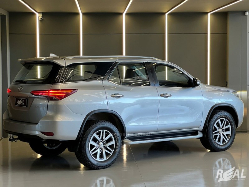 HILUX SW4 2.8 SRX 4X4 7 LUGARES 16V TURBO INTERCOOLER DIESEL 4P AUTOMÁTICO - 2017 - SAPIRANGA