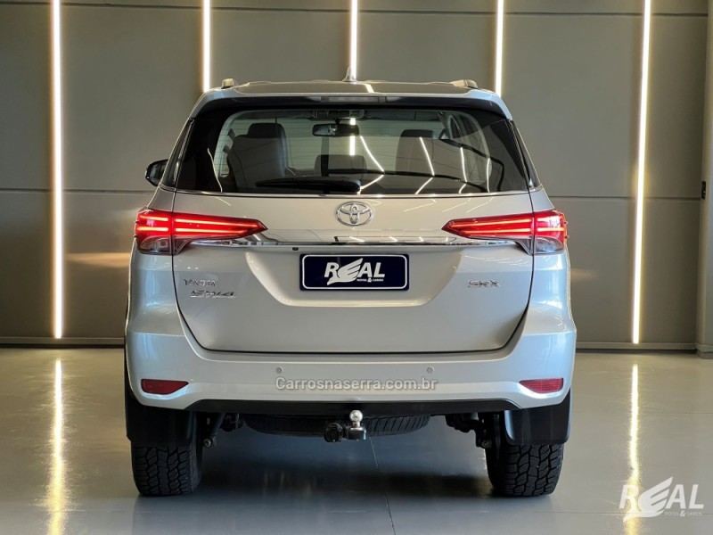 HILUX SW4 2.8 SRX 4X4 7 LUGARES 16V TURBO INTERCOOLER DIESEL 4P AUTOMÁTICO - 2017 - SAPIRANGA