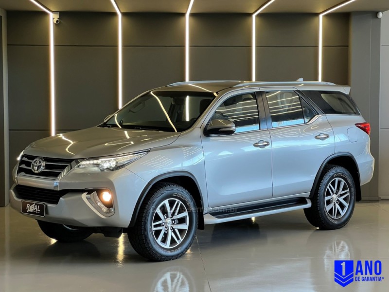 HILUX SW4 2.8 SRX 4X4 7 LUGARES 16V TURBO INTERCOOLER DIESEL 4P AUTOMÁTICO