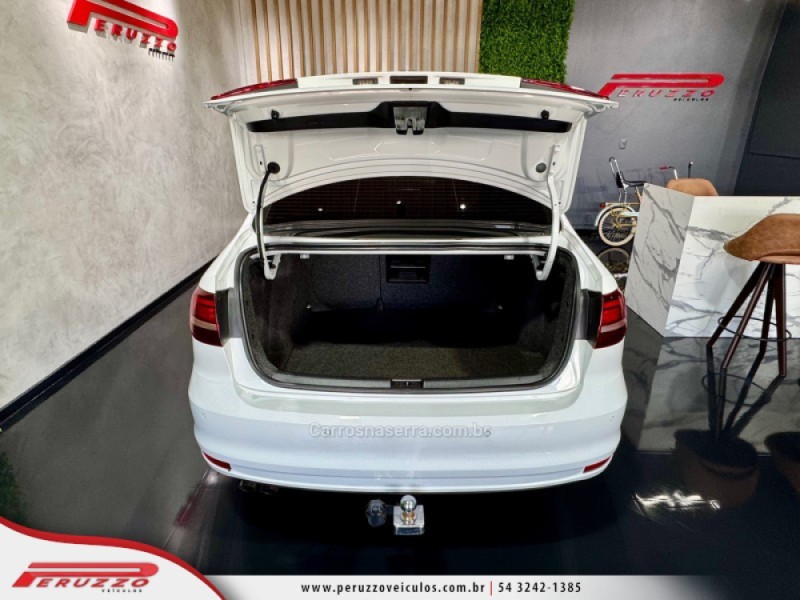 JETTA 1.4 16V TSI COMFORTLINE FLEX 4P TIPTRONIC - 2017 - NOVA PRATA