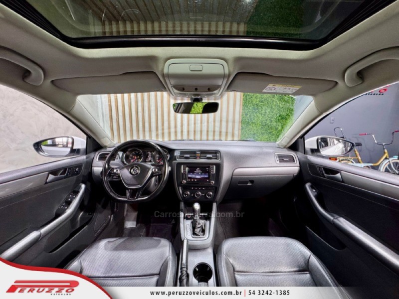 JETTA 1.4 16V TSI COMFORTLINE FLEX 4P TIPTRONIC - 2017 - NOVA PRATA