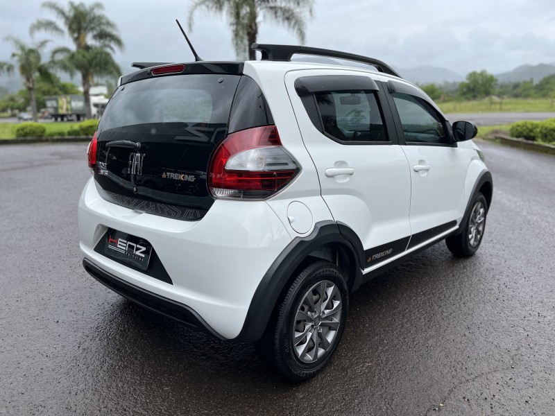 MOBI 1.0 TREKKING 8V FLEX 4P MANUAL - 2021 - BOM PRINCíPIO