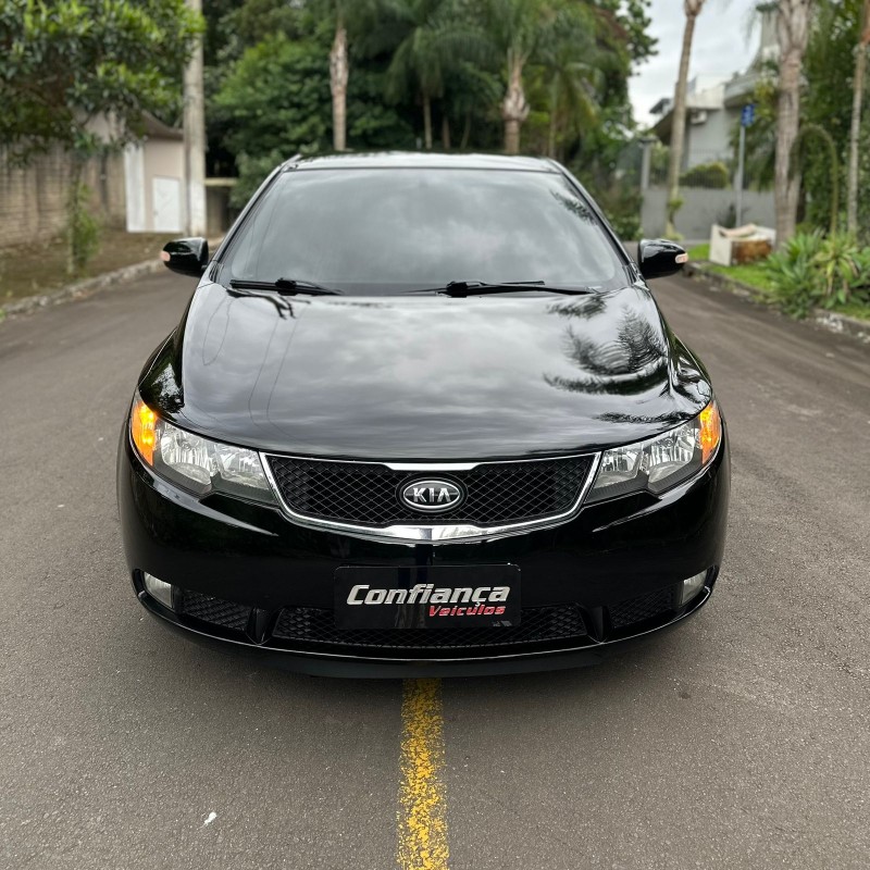 CERATO 1.6 E.213 SEDAN 16V GASOLINA 4P MANUAL - 2010 - CAMPO BOM