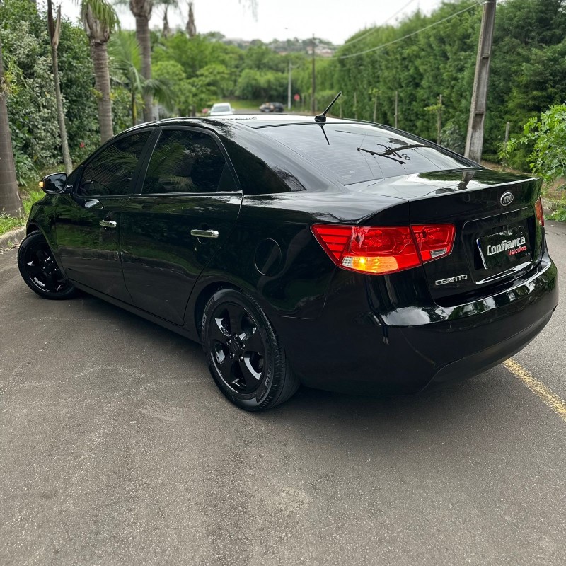 CERATO 1.6 E.213 SEDAN 16V GASOLINA 4P MANUAL - 2010 - CAMPO BOM