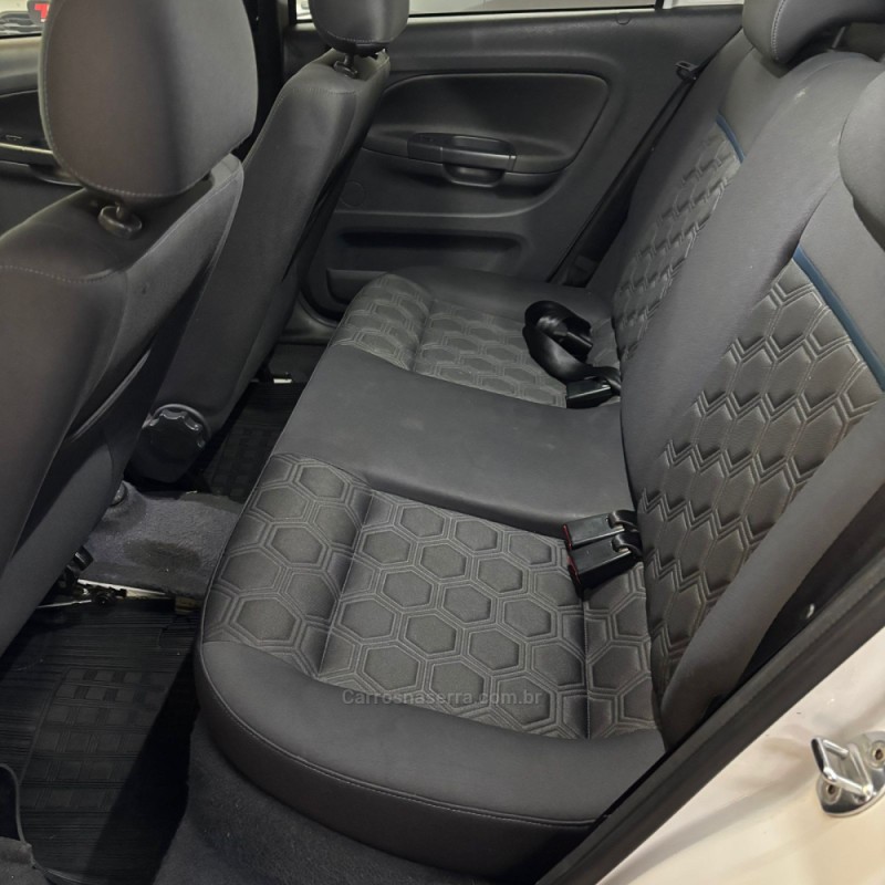 VOYAGE 1.6 MI SELEÇÃO 8V FLEX 4P MANUAL - 2014 - PASSO FUNDO