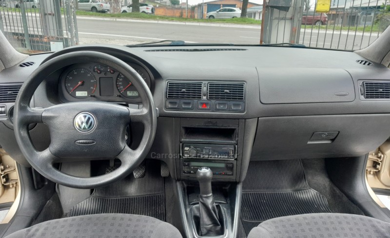 GOLF 2.0 MI COMFORTLINE 8V GASOLINA 4P MANUAL - 2001 - CAXIAS DO SUL