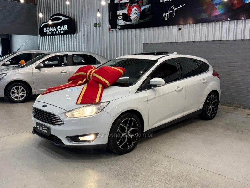 focus 2.0 titanium hatch 16v flex 4p automatico 2017 caxias do sul