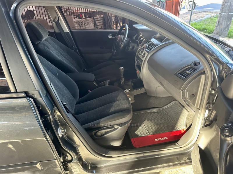 MÉGANE 2.0 DYNAMIQUE GRAND TOUR 16V GASOLINA 4P MANUAL - 2007 - CAXIAS DO SUL