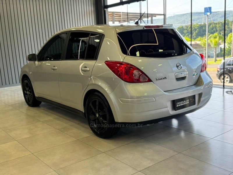 TIIDA 1.8 SL 16V FLEX 4P AUTOMÁTICO - 2011 - DOIS IRMãOS