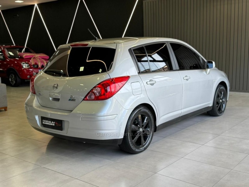 TIIDA 1.8 SL 16V FLEX 4P AUTOMÁTICO - 2011 - DOIS IRMãOS