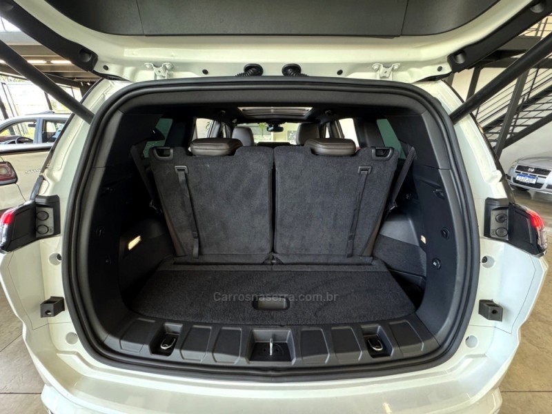 COMMANDER 1.3 OVERLAND T270 16V 4X2 TURBO FLEX 4P AUTOMÁTICO - 2023 - BENTO GONçALVES