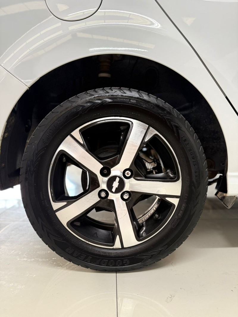 PRISMA 1.0 MPFI LT 8V FLEX 4P MANUAL - 2015 - CAXIAS DO SUL