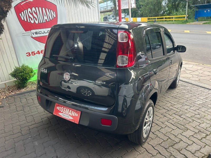 UNO 1.0 EVO VIVACE 8V FLEX 4P MANUAL - 2011 - TRêS COROAS