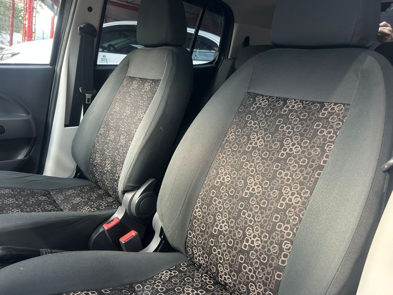 UNO 1.0 EVO VIVACE 8V FLEX 4P MANUAL - 2011 - TRêS COROAS