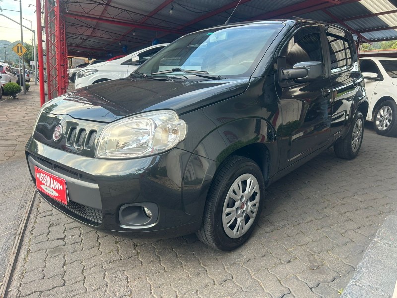UNO 1.0 EVO VIVACE 8V FLEX 4P MANUAL - 2011 - TRêS COROAS