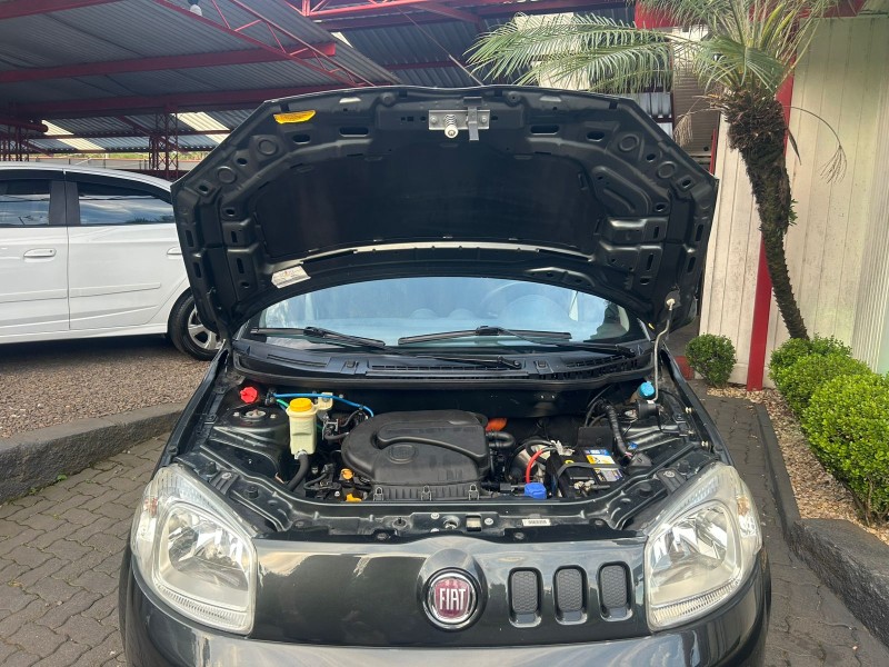 UNO 1.0 EVO VIVACE 8V FLEX 4P MANUAL - 2011 - TRêS COROAS