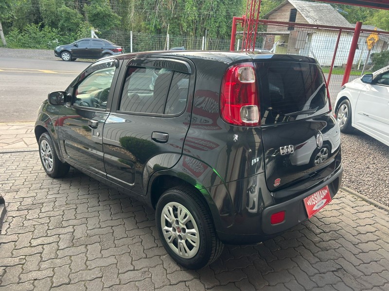 UNO 1.0 EVO VIVACE 8V FLEX 4P MANUAL - 2011 - TRêS COROAS