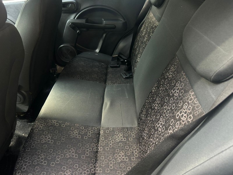 UNO 1.0 EVO VIVACE 8V FLEX 4P MANUAL - 2011 - TRêS COROAS