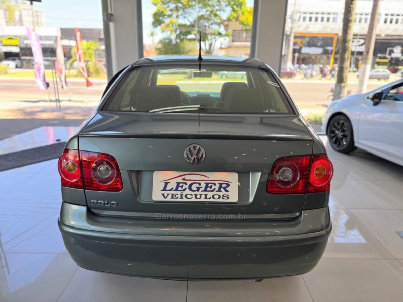 POLO 1.6 MI 8V FLEX 4P MANUAL - 2011 - SãO LEOPOLDO