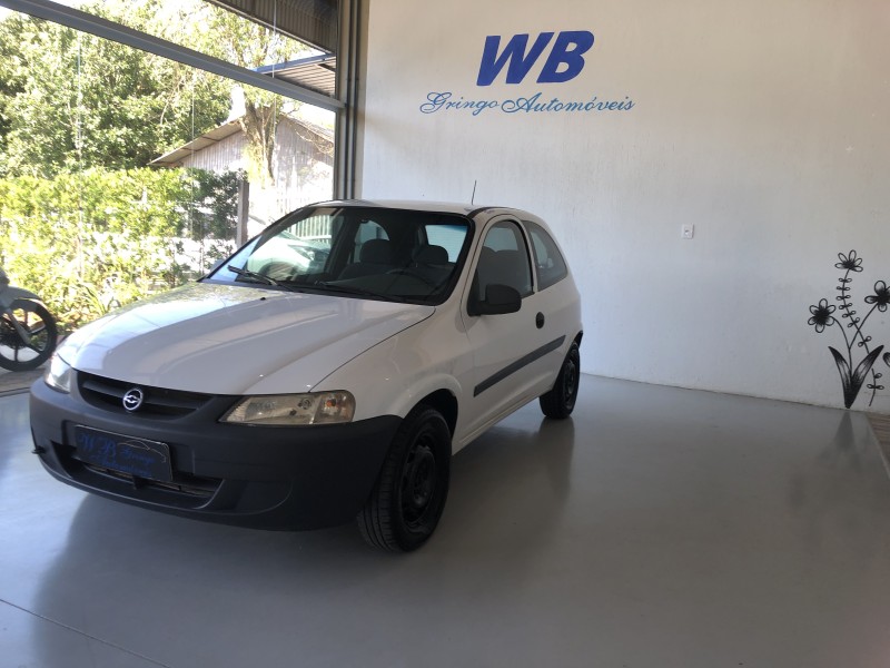 CHEVROLET - CELTA - 2001/2001 - Branca - R$ 14.800,00