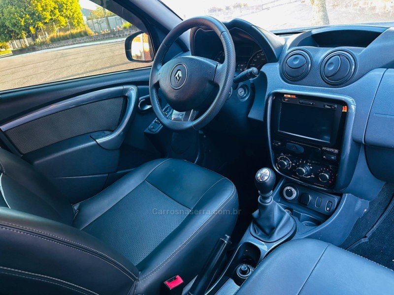 DUSTER 2.0 DAKAR 4X4 16V FLEX 4P MANUAL - 2013 - FARROUPILHA