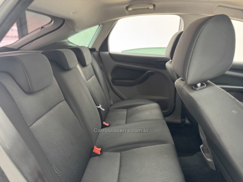 FOCUS 1.6 SE 16V FLEX 4P MANUAL - 2013 - CARLOS BARBOSA