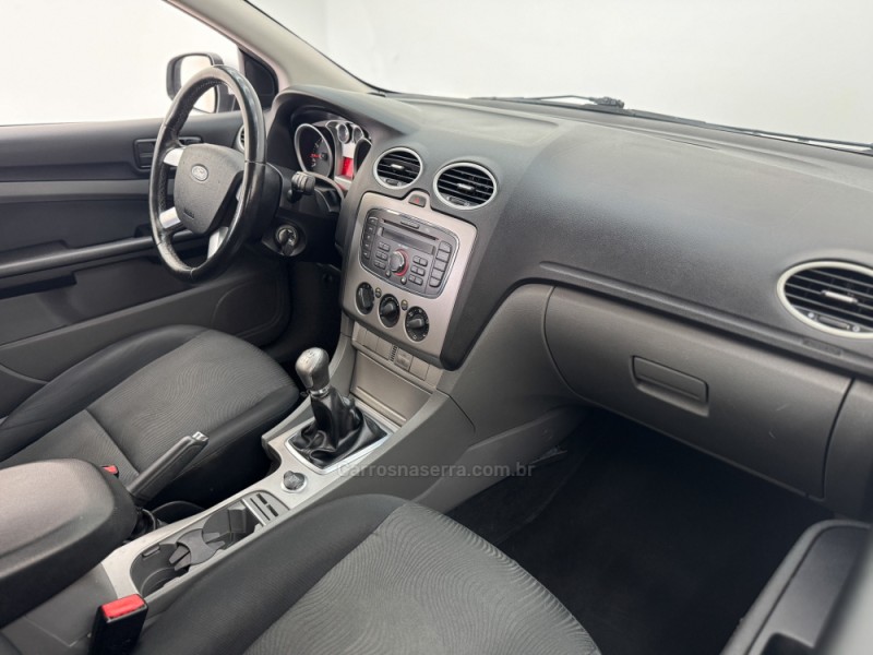 FOCUS 1.6 SE 16V FLEX 4P MANUAL - 2013 - CARLOS BARBOSA