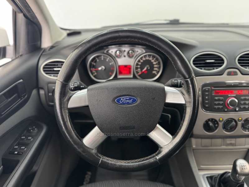 FOCUS 1.6 SE 16V FLEX 4P MANUAL - 2013 - CARLOS BARBOSA