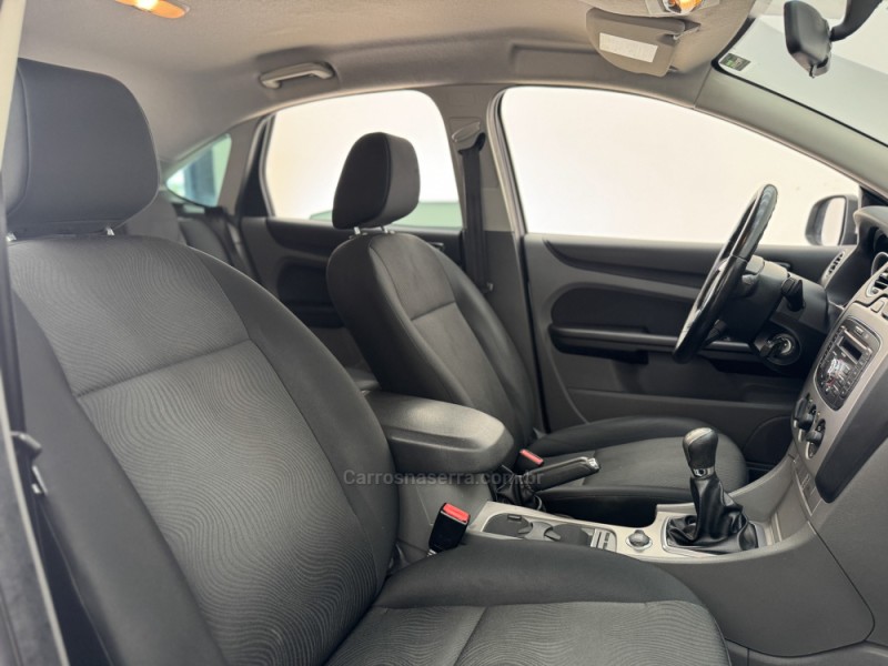 FOCUS 1.6 SE 16V FLEX 4P MANUAL - 2013 - CARLOS BARBOSA