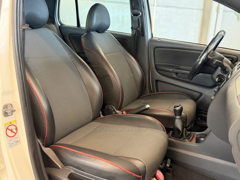 FOX 1.6 MI ROCK IN RIO 8V FLEX 4P MANUAL - 2016 - CARLOS BARBOSA