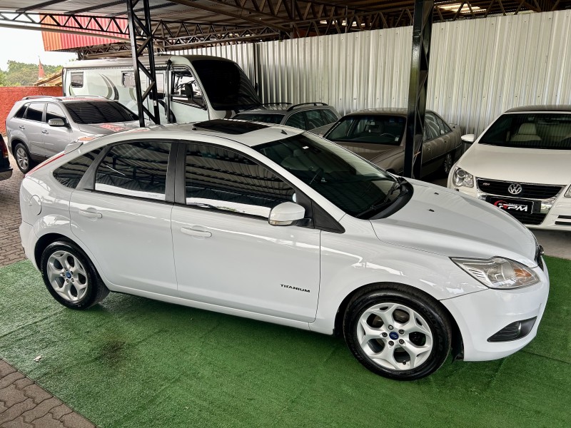 focus 2.0 titanium hatch 16v flex 4p automatico 2013 sao sebastiao do cai