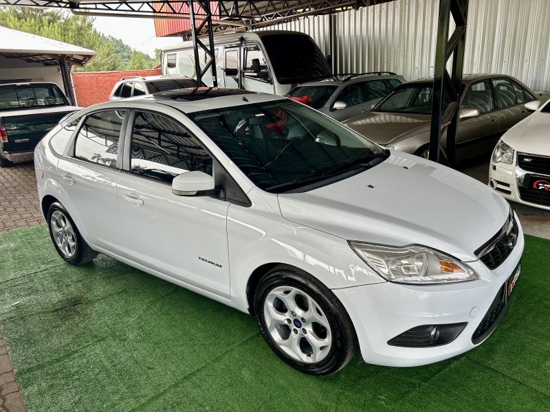 FOCUS 2.0 TITANIUM HATCH 16V FLEX 4P AUTOMÁTICO - 2013 - SãO SEBASTIãO DO CAí