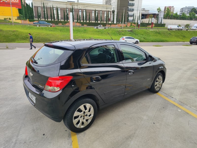 ONIX 1.4 MPFI LT 8V FLEX 4P MANUAL - 2014 - FARROUPILHA