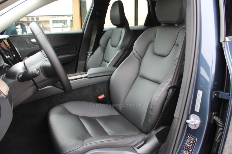 XC60 2.0 T8 RECHARGE PLUS AWD HIBRIDO 4P AUTOMÁTICO - 2023 - CAXIAS DO SUL