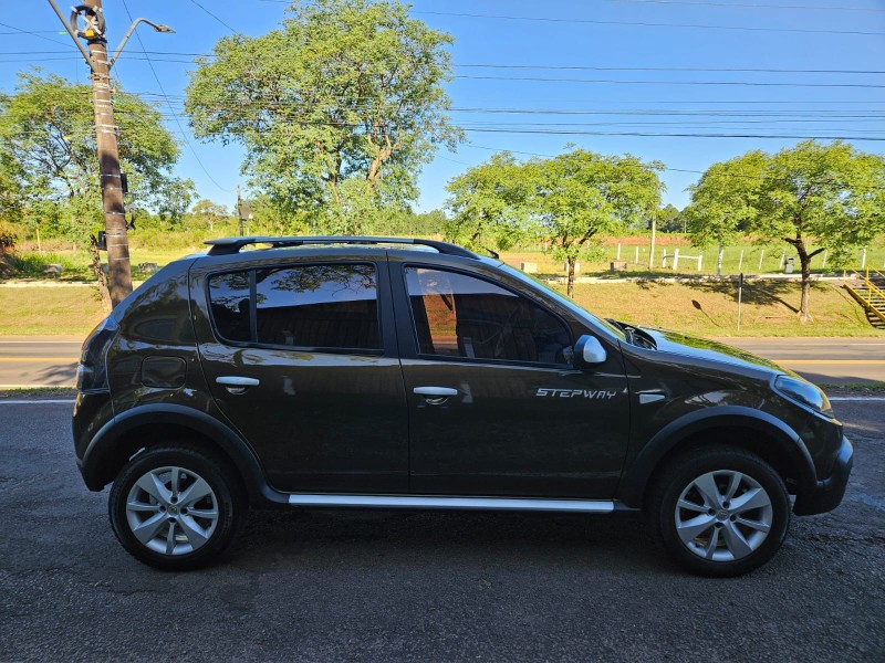 SANDERO 1.6 STEPWAY 8V FLEX 4P MANUAL - 2013 - VENâNCIO AIRES