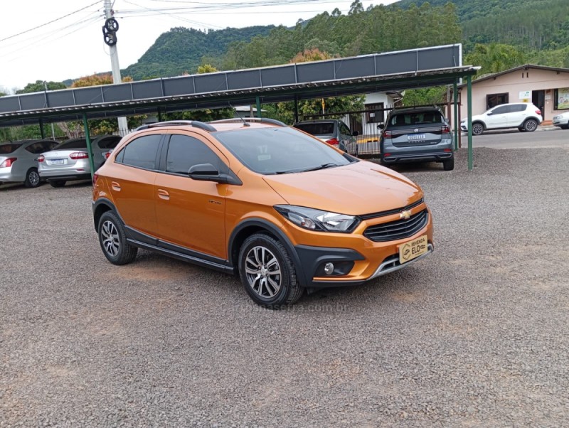 ONIX 1.4 MPFI ACTIV 8V FLEX 4P AUTOMÁTICO - 2017 - PICADA CAFé