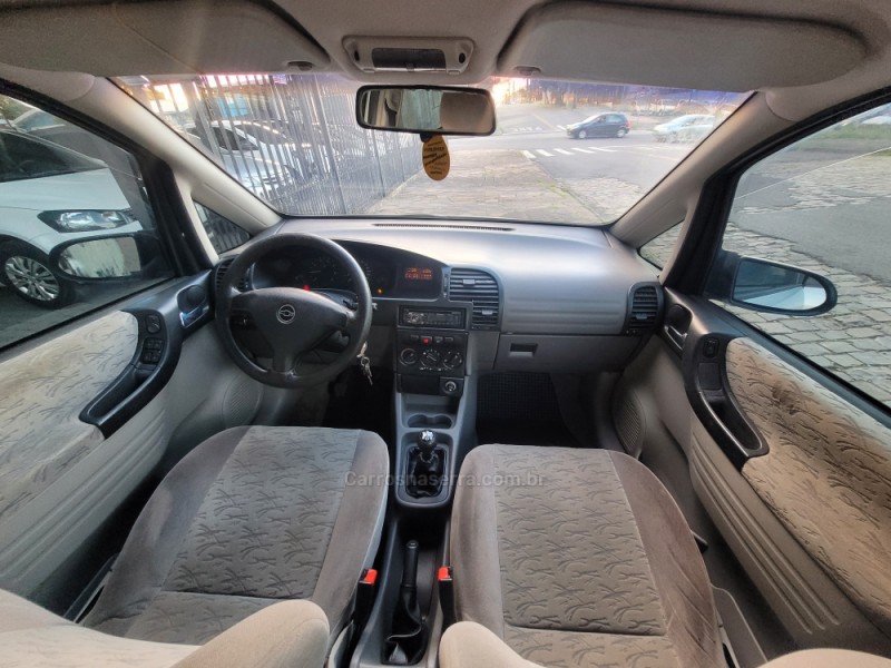 ZAFIRA 2.0 MPFI CD 16V GASOLINA 4P MANUAL - 2002 - CAXIAS DO SUL