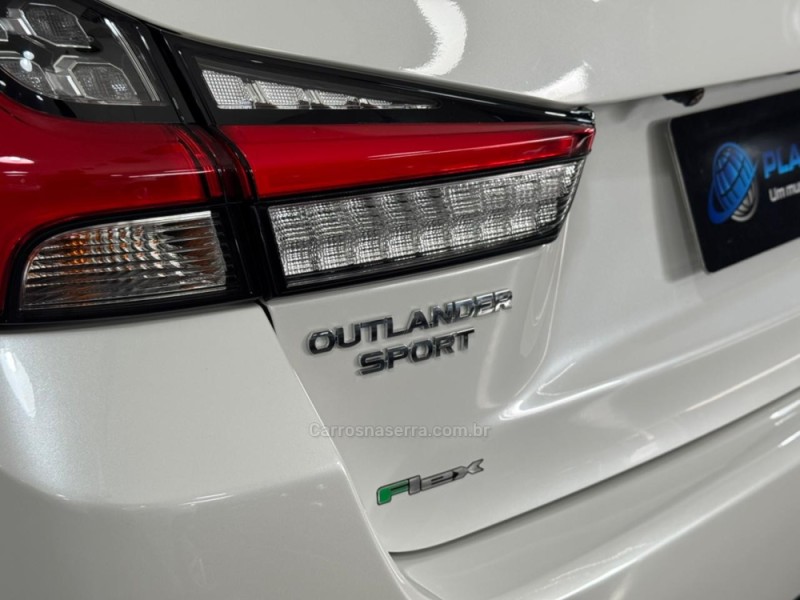 OUTLANDER 2.0 MIVEC HPE GASOLINA 4P AUTOMÁTICO - 2022 - SANTA CRUZ DO SUL