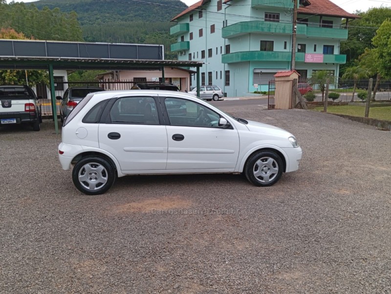 CORSA 1.4 MPFI MAXX 8V FLEX 4P MANUAL - 2011 - PICADA CAFé