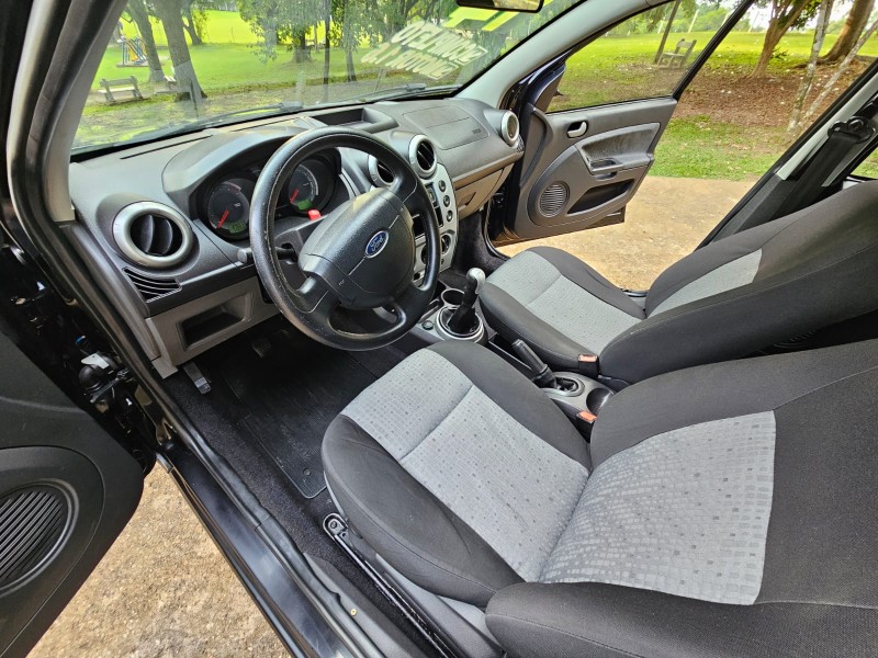 FIESTA 1.6 MPI CLASS SEDAN 8V FLEX 4P MANUAL - 2014 - VENâNCIO AIRES