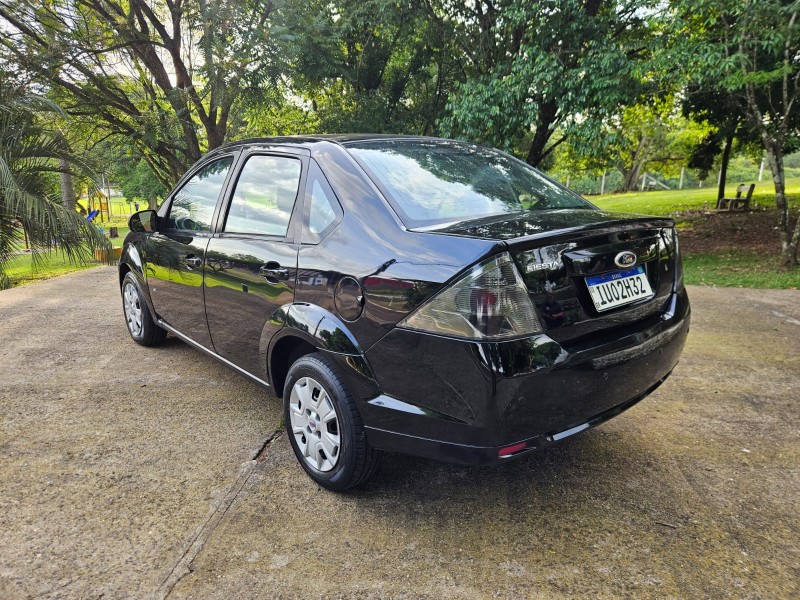 FIESTA 1.6 MPI CLASS SEDAN 8V FLEX 4P MANUAL - 2014 - VENâNCIO AIRES