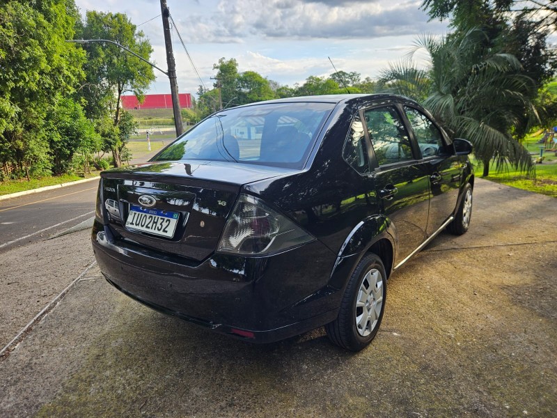 FIESTA 1.6 MPI CLASS SEDAN 8V FLEX 4P MANUAL - 2014 - VENâNCIO AIRES