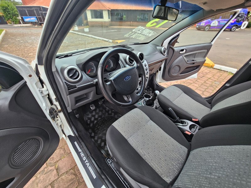 FIESTA 1.6 MPI CLASS SEDAN 8V FLEX 4P MANUAL - 2013 - VENâNCIO AIRES