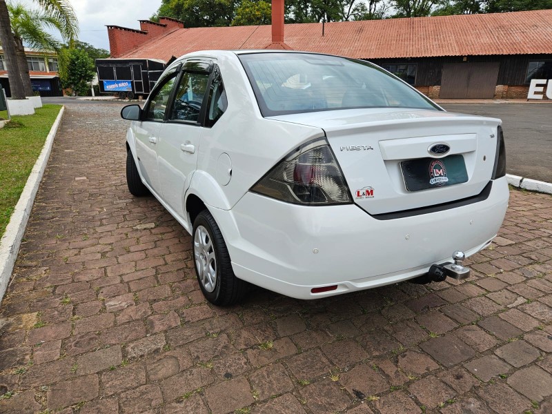 FIESTA 1.6 MPI CLASS SEDAN 8V FLEX 4P MANUAL - 2013 - VENâNCIO AIRES