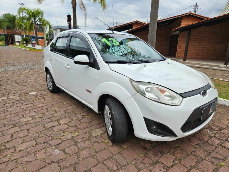 FIESTA 1.6 MPI CLASS SEDAN 8V FLEX 4P MANUAL - 2013 - VENâNCIO AIRES