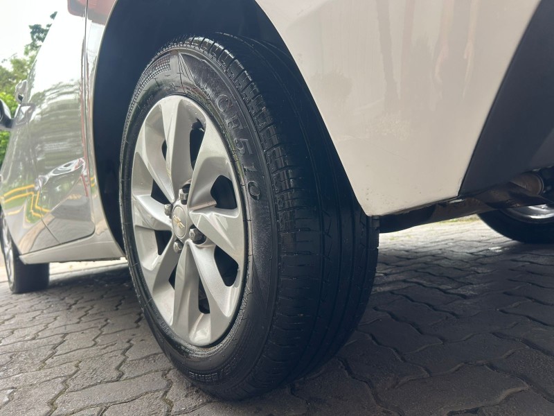 ONIX 1.0 LT 12V FLEX 4P MANUAL - 2023 - TRêS COROAS