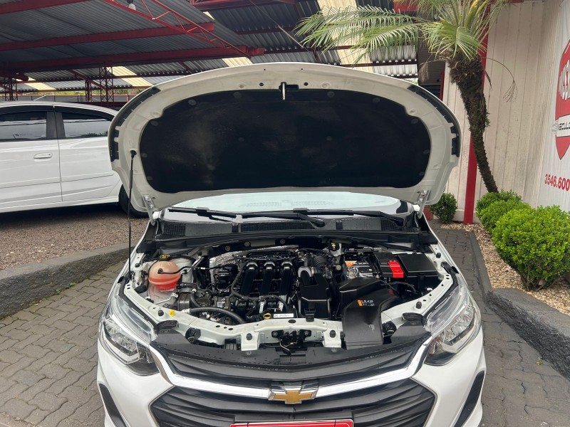 ONIX 1.0 LT 12V FLEX 4P MANUAL - 2023 - TRêS COROAS