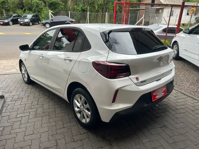 ONIX 1.0 LT 12V FLEX 4P MANUAL - 2023 - TRêS COROAS