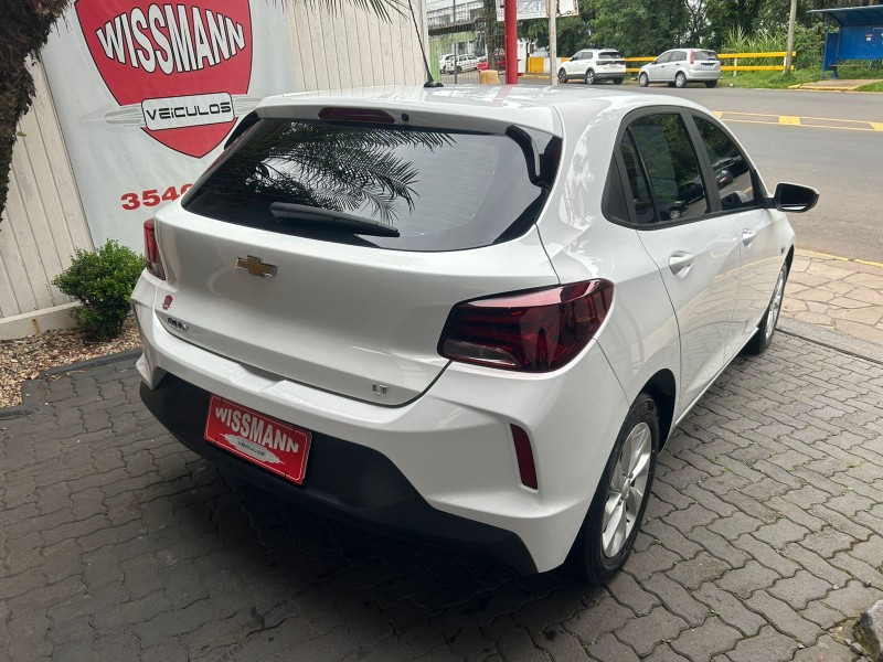 ONIX 1.0 LT 12V FLEX 4P MANUAL - 2023 - TRêS COROAS